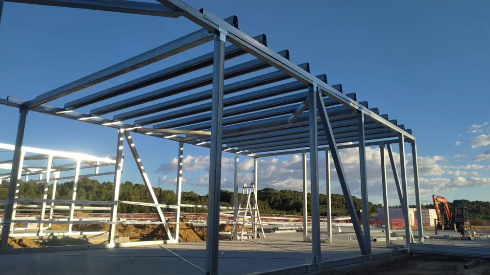 Nave industrial metálica 1200 m² en Martorell, Barcelona