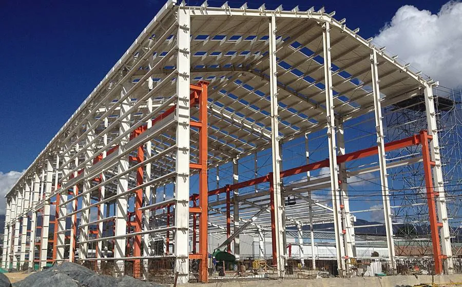 Almacén logístico con estructura de nave industrial en Valencia
